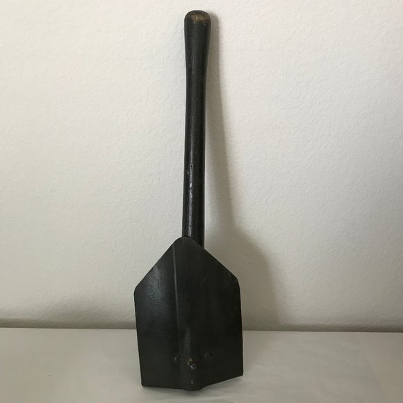 Portable Military Surplus Folding Spade - Picture 7 of 16